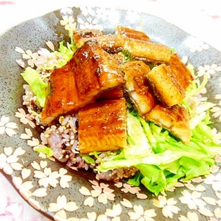 雑穀黒米ご飯de❤レタスと寿司酢のウナギどんぶり❤